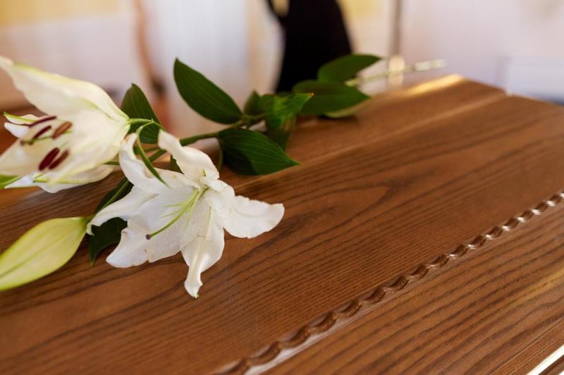 Les compositions florales accompagnent chaque c&eacute;r&eacute;monie d'obs&egrave;ques avec d&eacute;licatesse et sens du d&eacute;tail